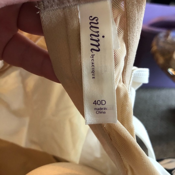 Lane Bryant plus size swimsuit top. Size 40D - Picture 2 of 5